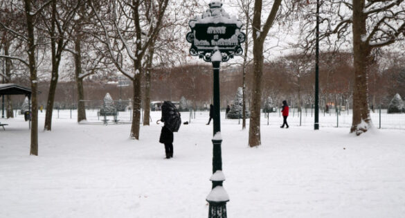 Snow Forces 140 Paris Flight Cancellations