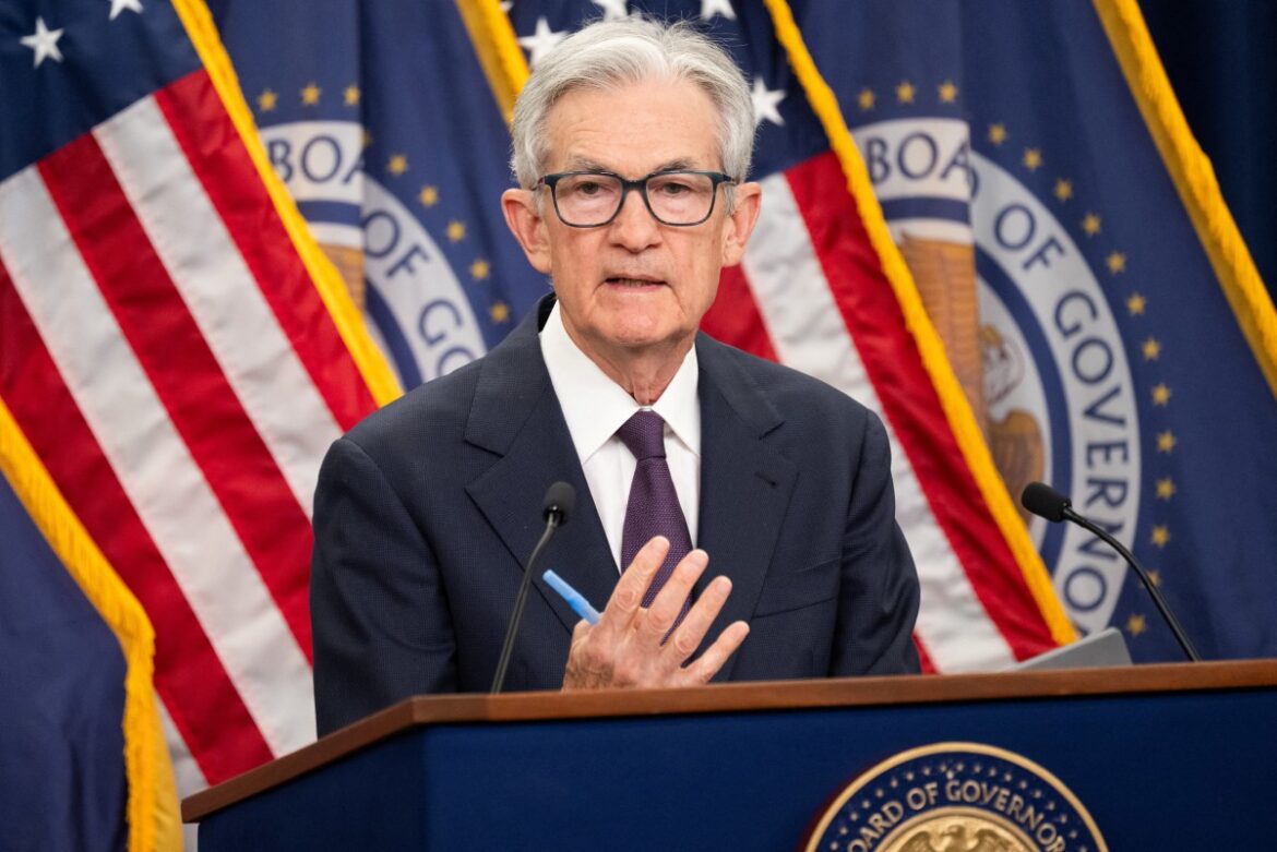 US Fed Set To Pause Rate Cuts As It Defies Trump Pressure